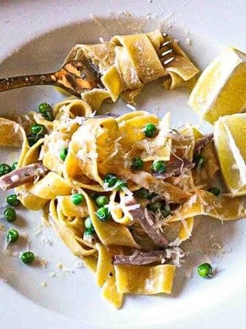 Pappardelle pasta with ham and peas in a lemon cream sauce.